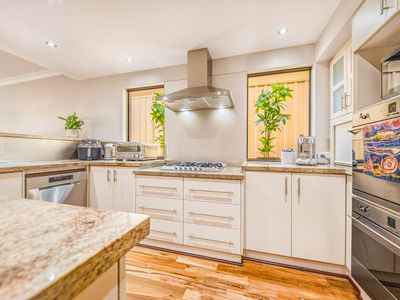 7 Turtles Bend, Secret Harbour
