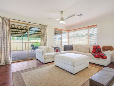 11 Cowlishaw Rise , Parmelia