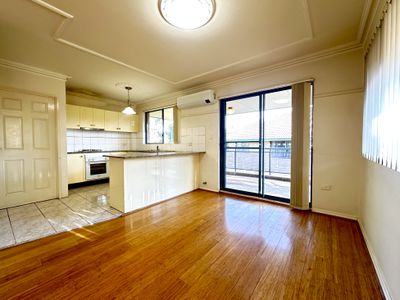 6/14 Queens Road, Westmead