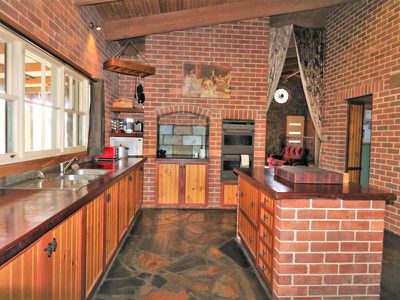 285 Cowles Rd, Northwood