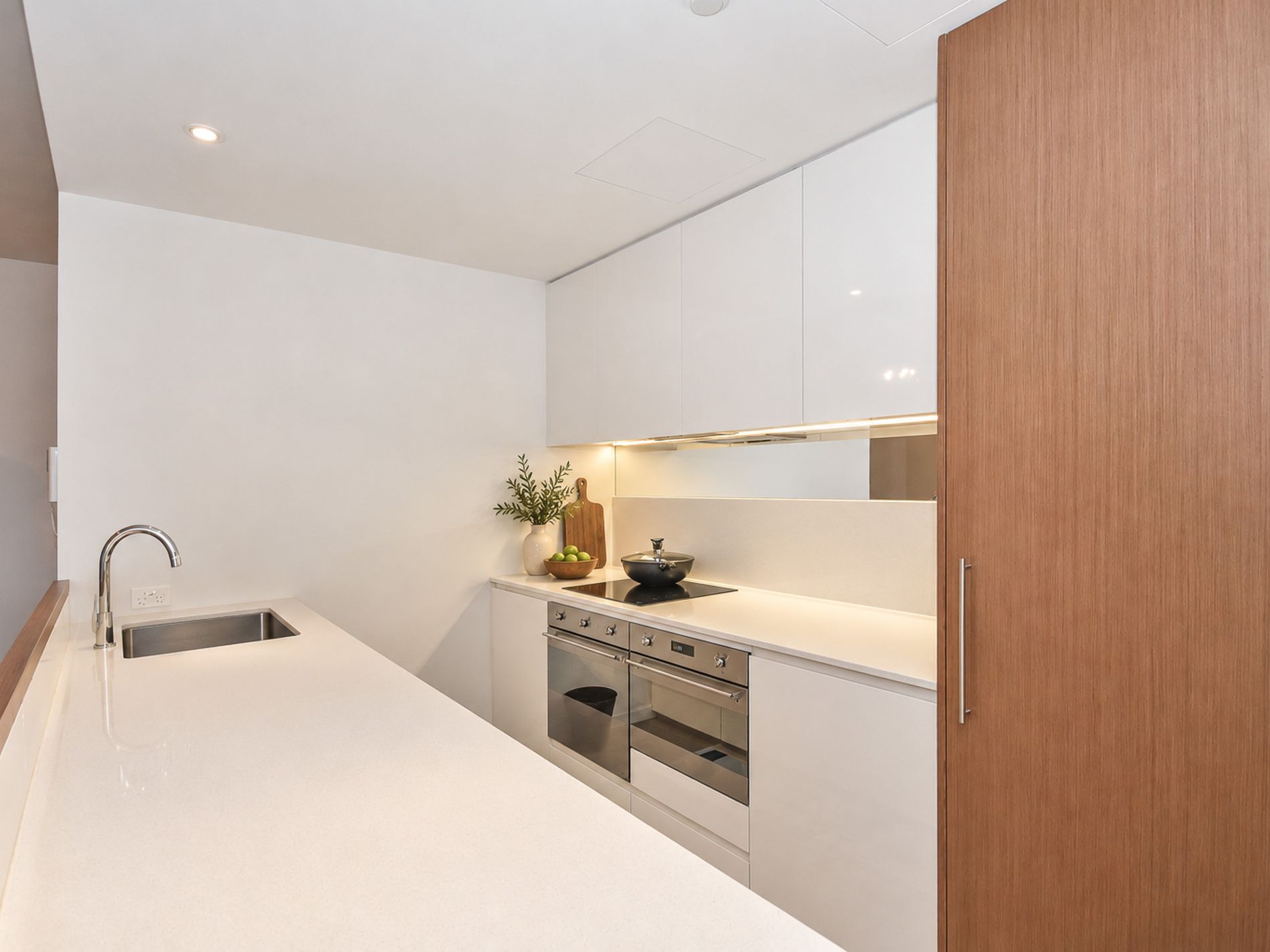 2004 / 8 Adelaide Terrace, Perth