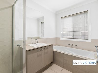 17 Kurrali Crescent, Werribee