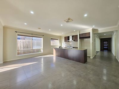 18 Spinifex Street, Point Cook