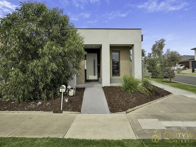 44 Cranberry Crescent, Manor Lakes