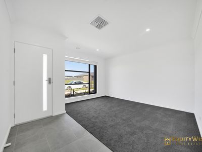 8 Bombax Street, Manor Lakes