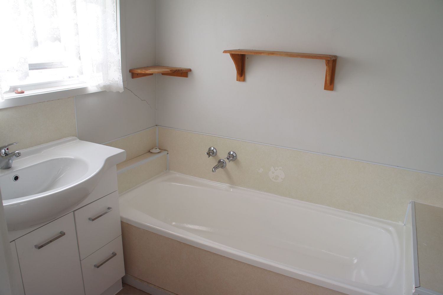 2 Felstead Avenue, Horsham