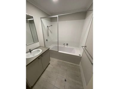 2 / 4 Vigo Cove, Baldivis
