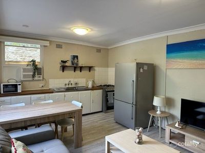 6 / 4 Mosbri Crescent, The Hill