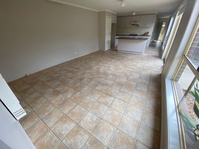 2 / 24 Coolabah Crescent, Hoppers Crossing