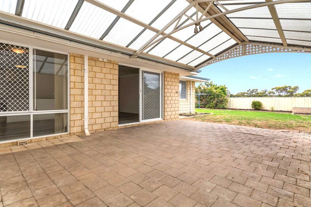 15 Lithgow Drive, Clarkson
