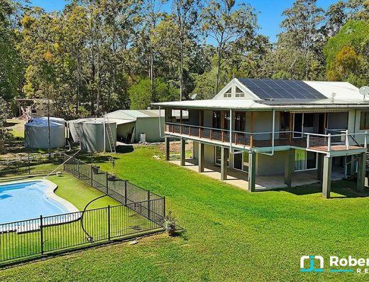 Enter Acreage Freedom with Exceptional Multi-Generational Versatility image 2
