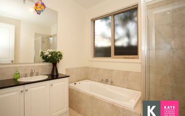9 Gwendoline Drive, Berwick