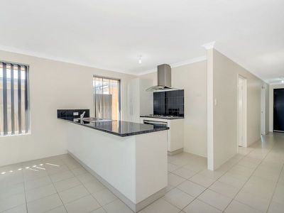 17 Cooloola Chase, Yanchep