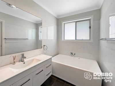 65 Page Avenue, Dubbo