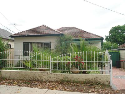 9 Lyon AVENUE, Punchbowl