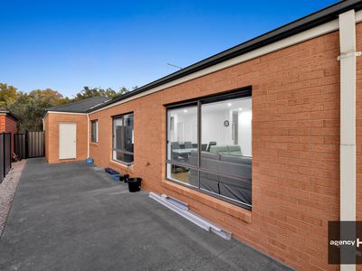 4 Lusitano Way, Clyde North