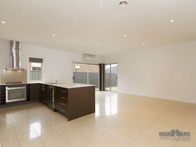 2 Aldous Place, Cranbourne North