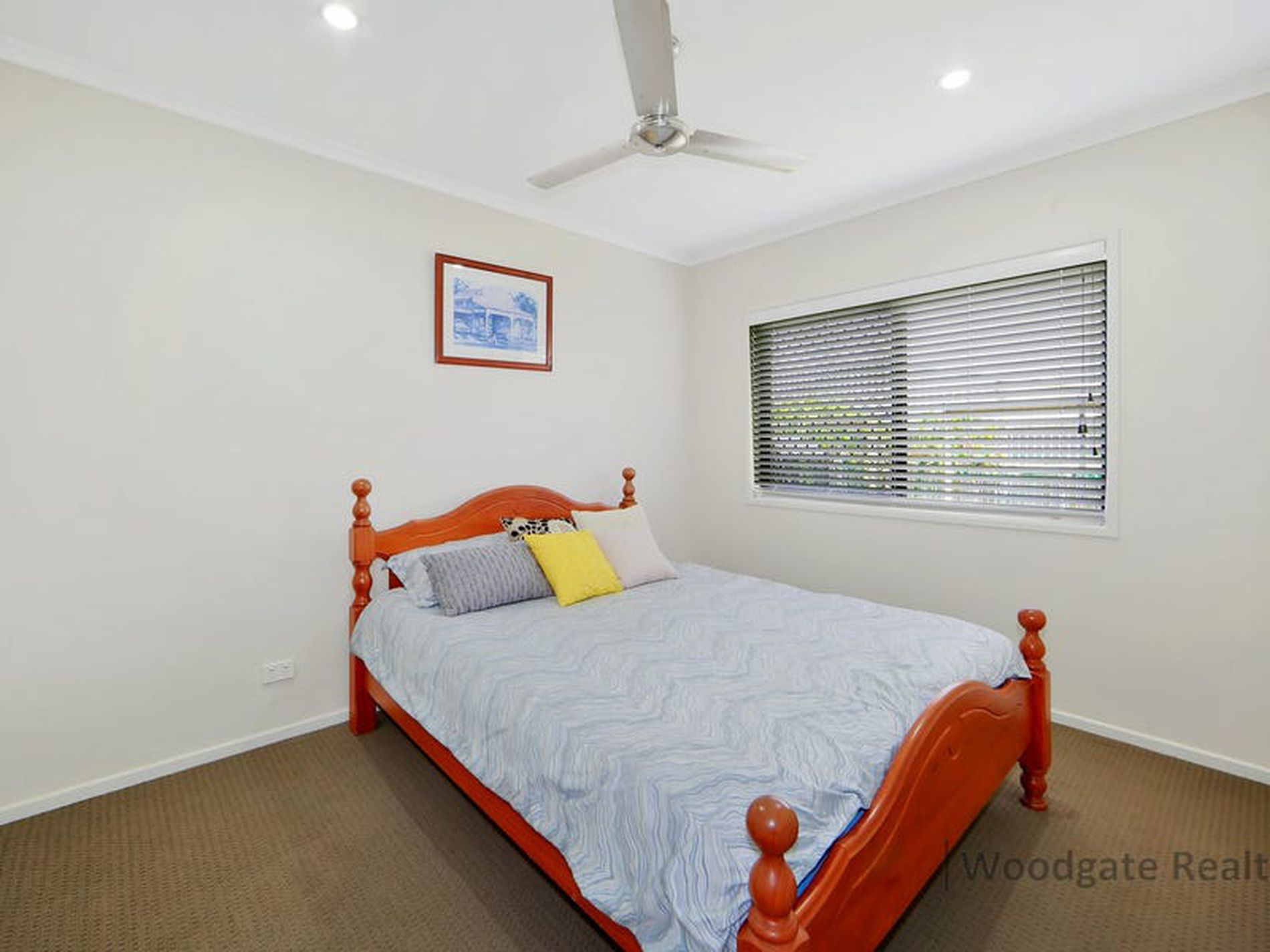 17 Sunset Avenue, Woodgate