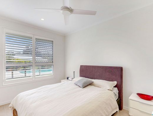 Small Acreage - Large Modern Home - Desirable Location image 11