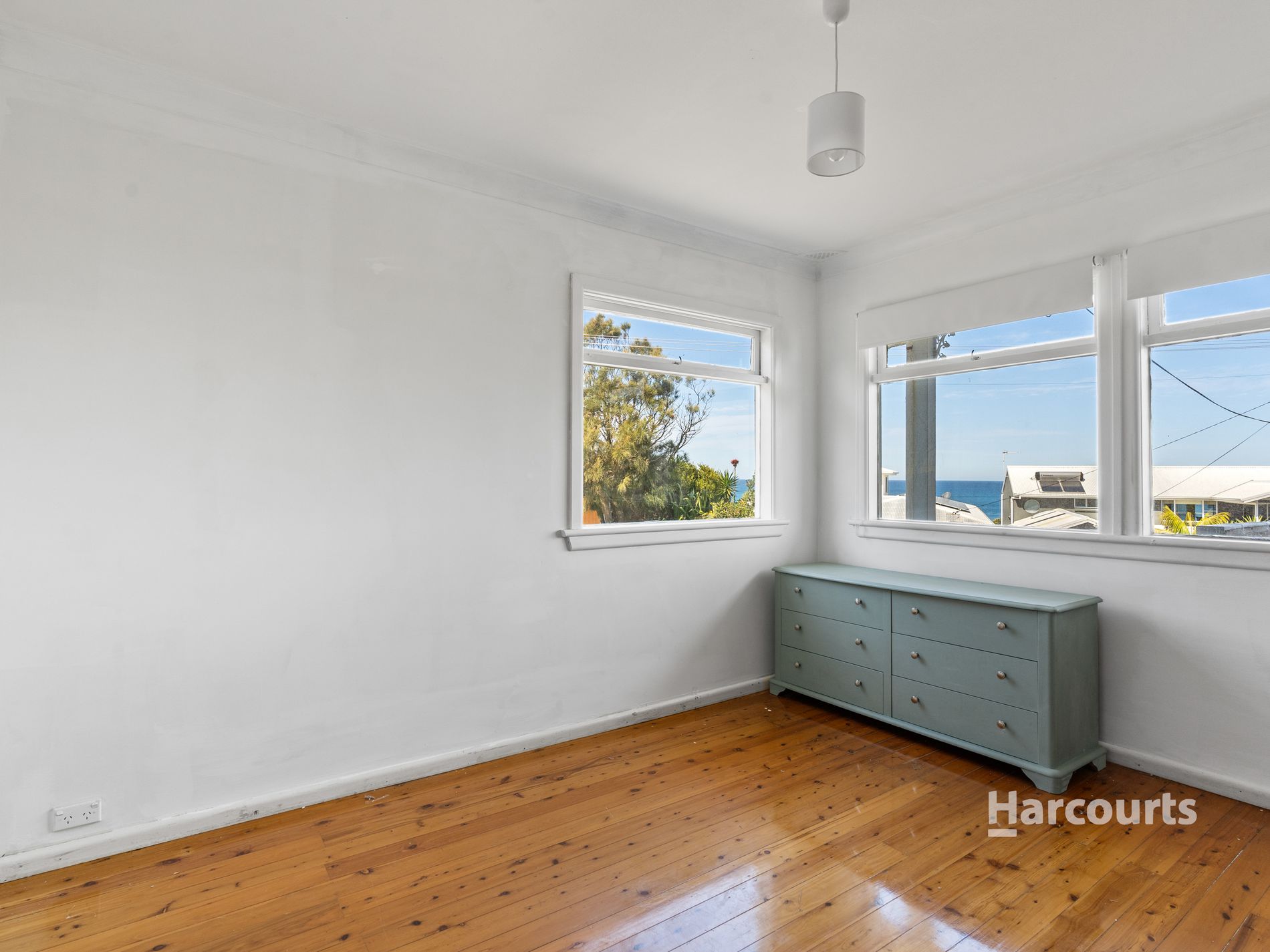 56 Sunset Strip, Manyana