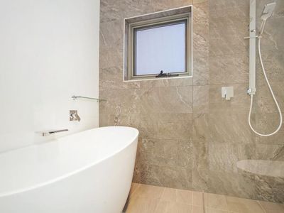 2 Mercer Crescent, Beverly Hills