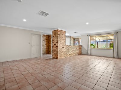 16 Frigate Close, Waikiki