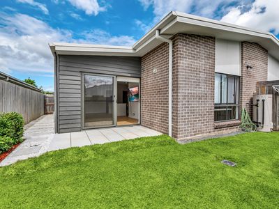 2 / 8 Xenia Street, Pimpama