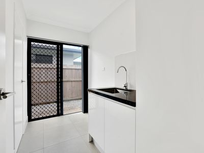 19 Whyambeel Chase, Smithfield