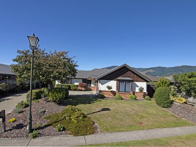 123 Aldinga Avenue, Stoke