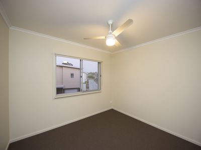 05 / 1 Collins Lane, Kin Kora