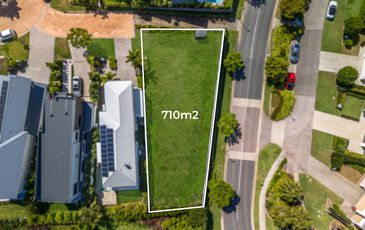 1905 Sunningdale Court, Hope Island