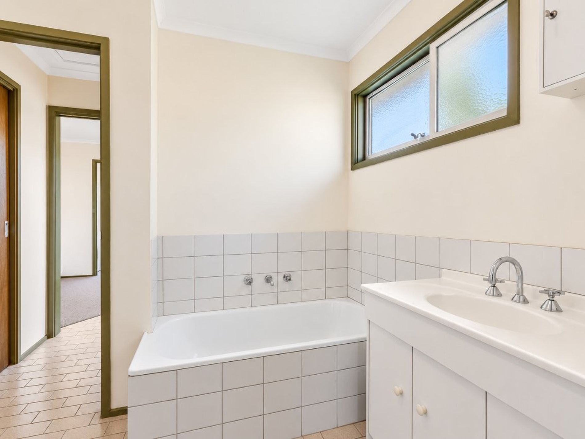 2 / 95 Songlark Crescent, Werribee