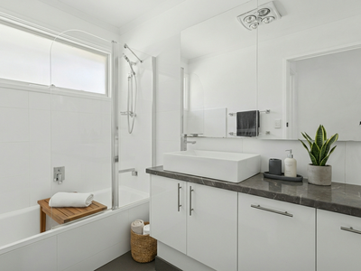 8 Lutana Cr, Frankston