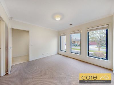 10 Damper Way, Lynbrook