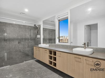 10 Sandalwood Crescent, Clyde North