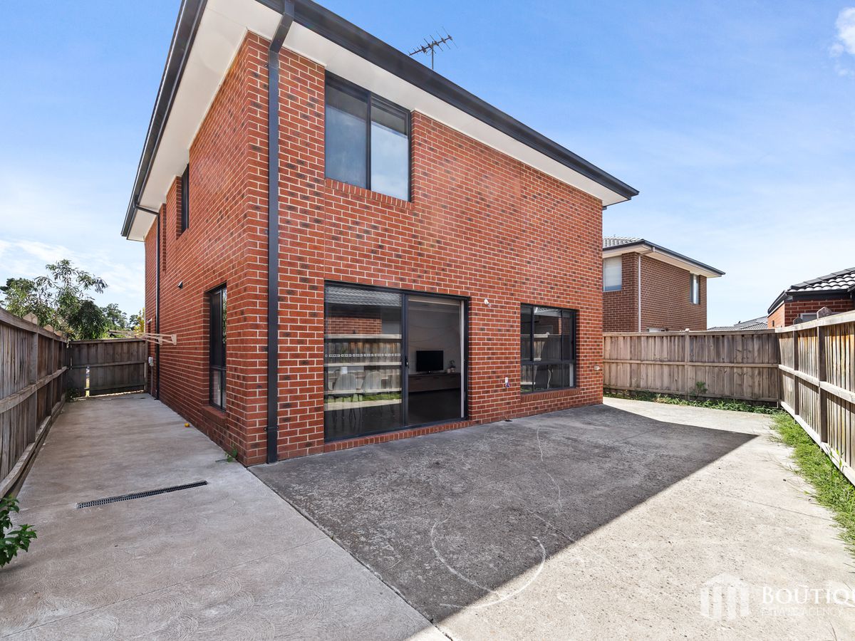 22 Rosina Drive, Officer