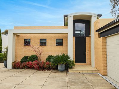 6 Knox Court, Kennington