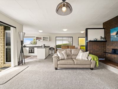 62 Easther Crescent, Kew