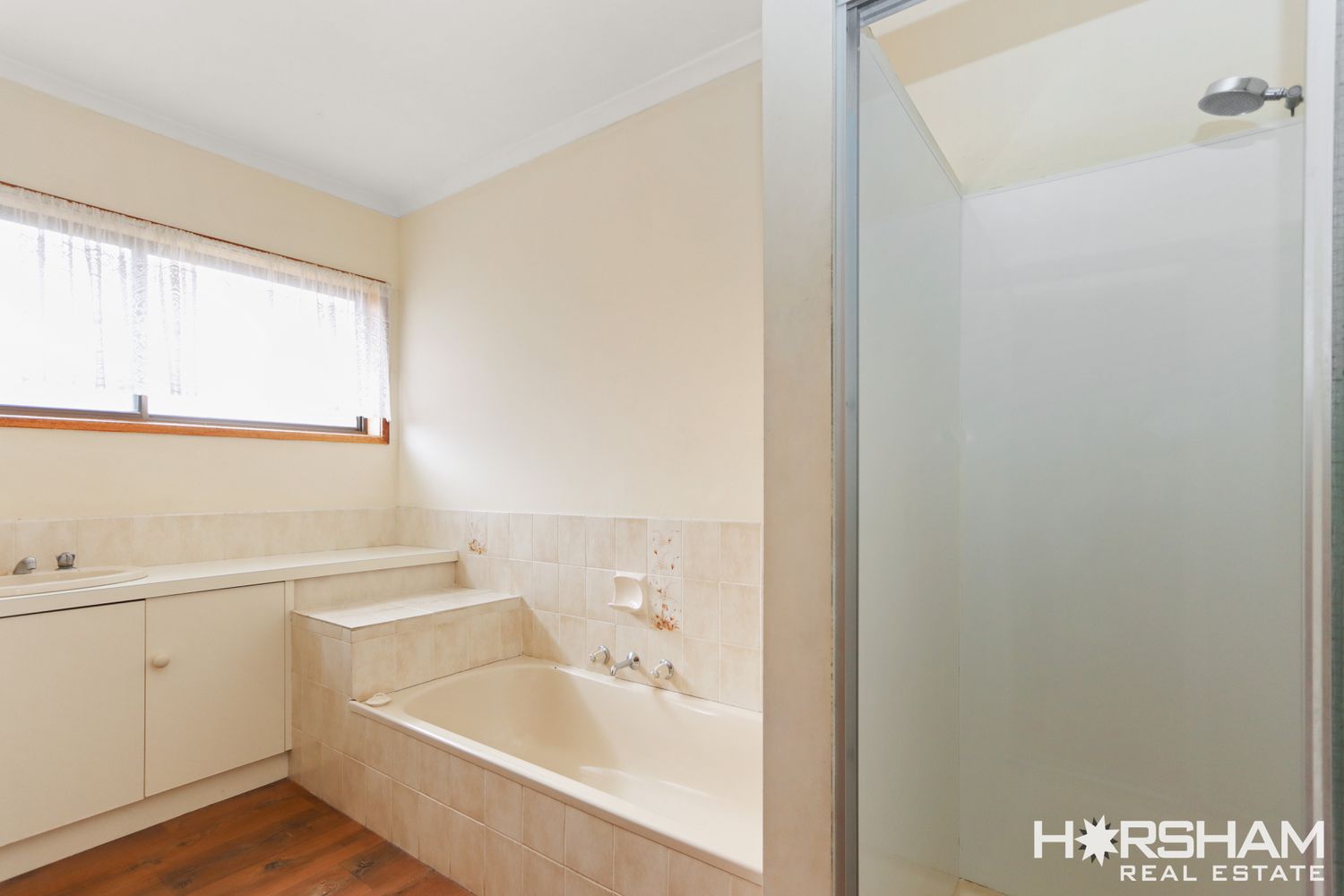 1 / 9 Young Street, Horsham
