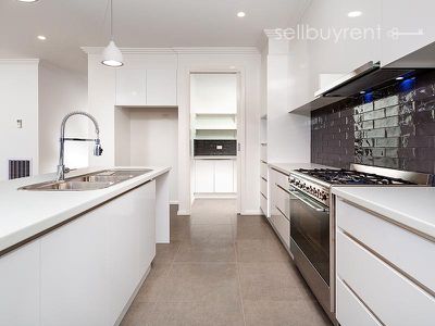 11 KESTREL CIRCUIT, Wodonga