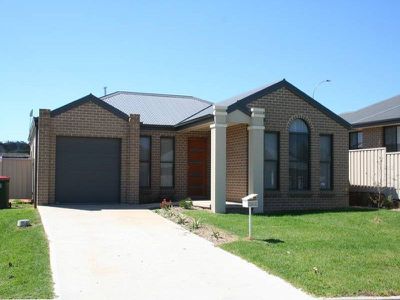 8 Brooklands Drive, Orange