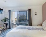 212 / 2 BARNEY STREET, Southport