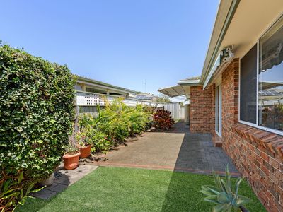 2 / 80 Amanda Crescent, Forster