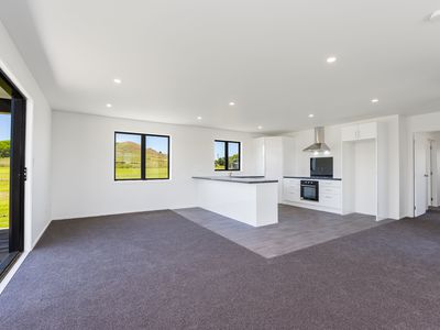 20 Journeys End, Tapora