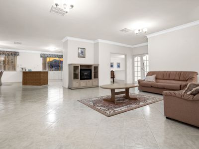 8 Rossiter Way, Winthrop