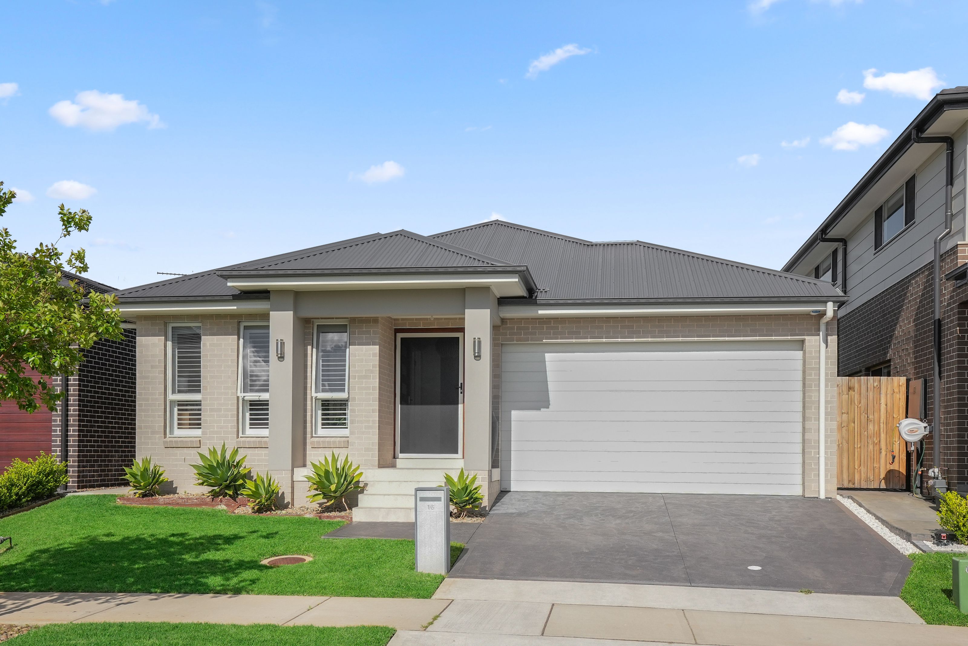 16 Redhaven Street, CADDENS