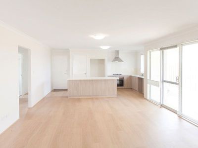 302 Peelwood Parade, Halls Head