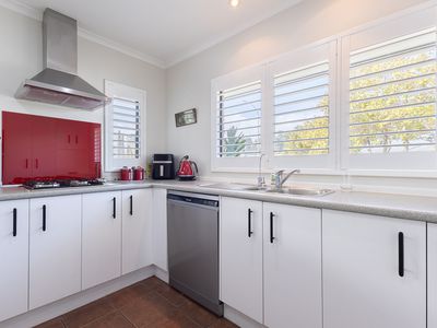 2 Jeannie Way, Waikanae Beach