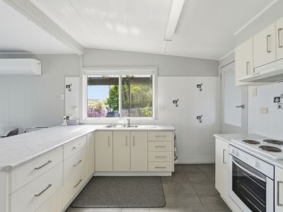 12 Jetty Road, Dodges Ferry