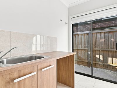 11 Rhubarb Road, Manor Lakes